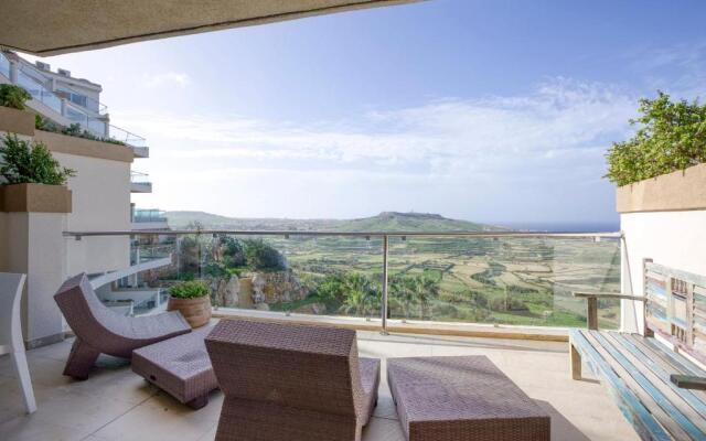 Apartment with pool-Hosted by Sweetstay