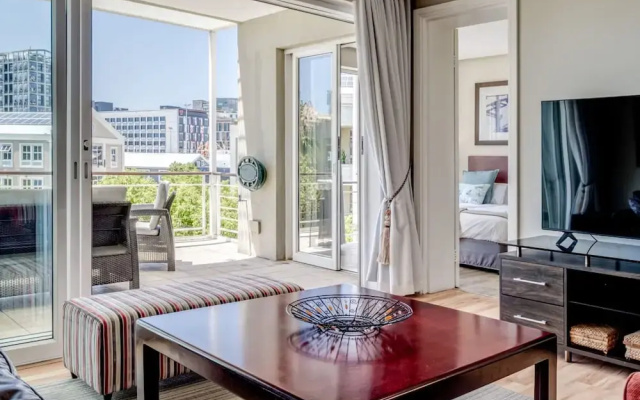 Simplistic Elegance at Altmore 203