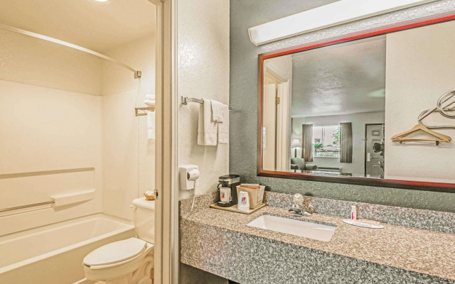 Hill Country Inn & Suites - New Braunfels / Gruene