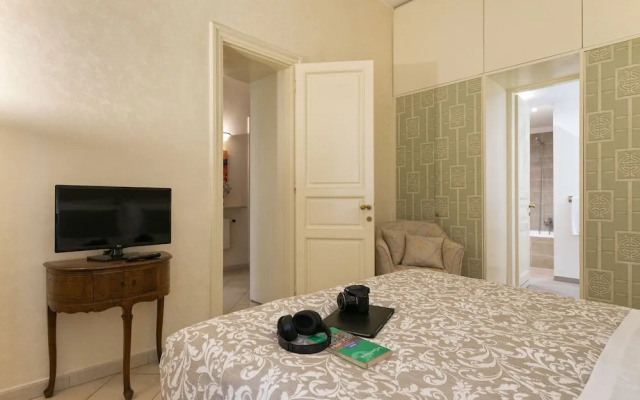 Rome Trevi Fountain Apartment