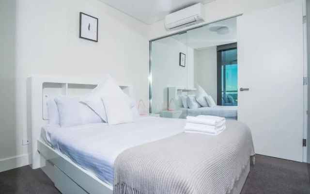 2bed1bath High-end APT at Olympic Parkviews+p