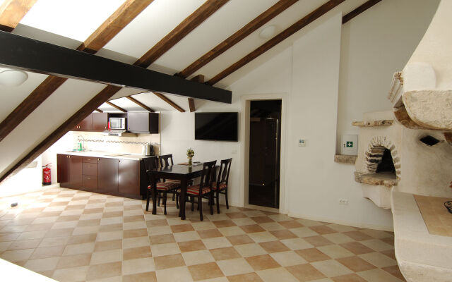 SUNce Palace Apartments with free offsite parking