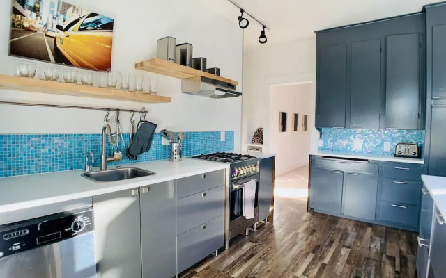 Central Queen Anne Lookout