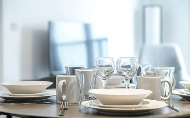 Waterside Flat in Central Leeds
