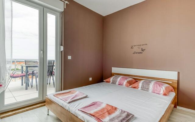 Charming Apartment in Novalja near Zrče Beach