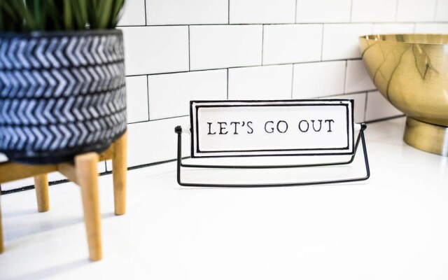 The Brownstone - 1 Block From Dtwn Square