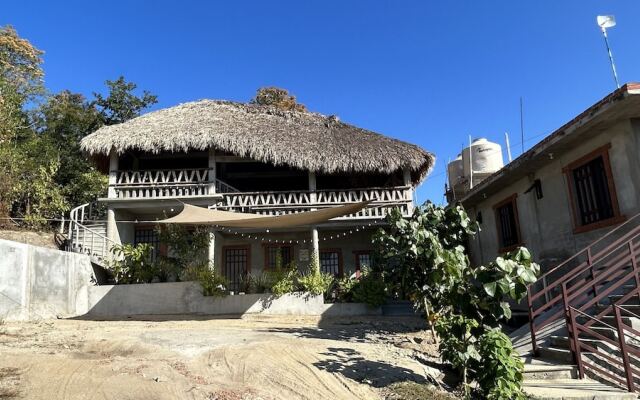 Casa Nayechee Hospedaje & Dive Center