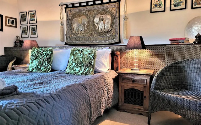 Escape the Ordinary - Dorset Village Vacation