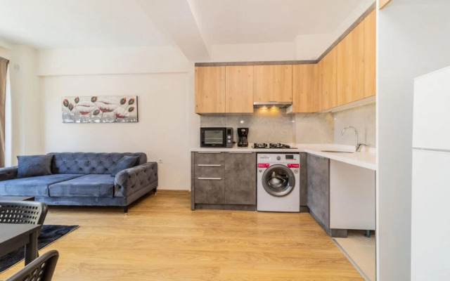 Exquisite Flat With Shared Pool in Kepez