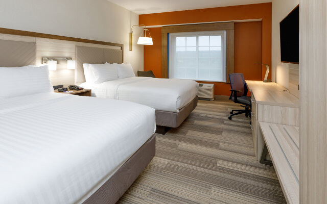 Holiday Inn Express & Suites Sturbridge, an IHG Hotel