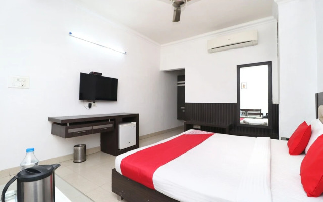 OYO 8627 Hotel Space