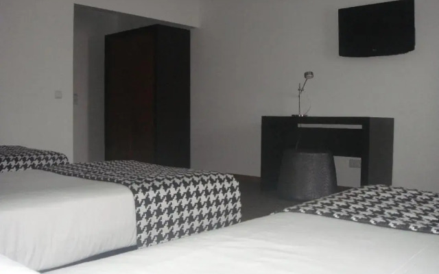 Pdh, Lda. Paredes Design Hotel