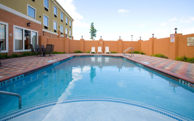 Holiday Inn Express & Suites Jourdanton-Pleasanton