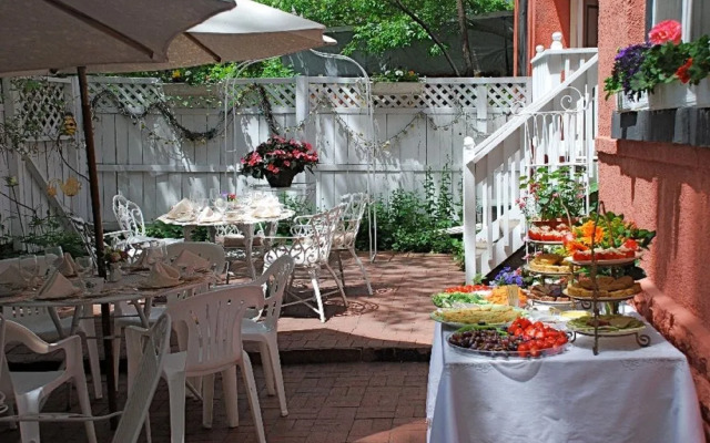 Thompson House Inn & Tea Room