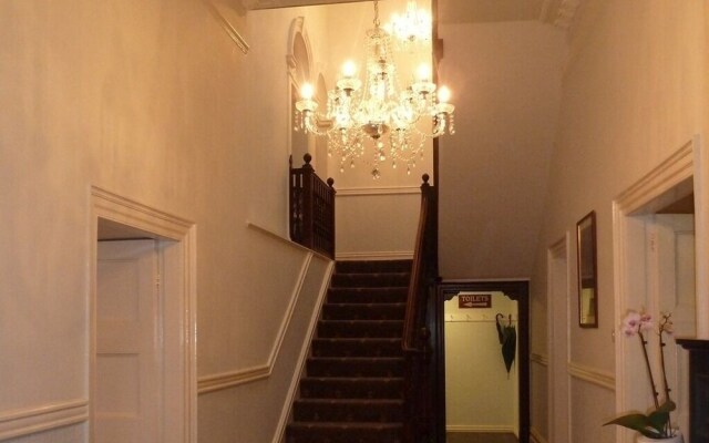 Eliot House Hotel