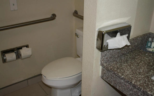 Quality Inn & Suites Wichita Falls I-44