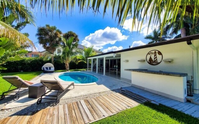 Paradise Awaits - Wkly 3 Bedroom Home