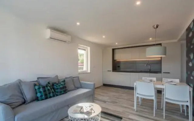 Five Bedroom Holiday Home In Kornic