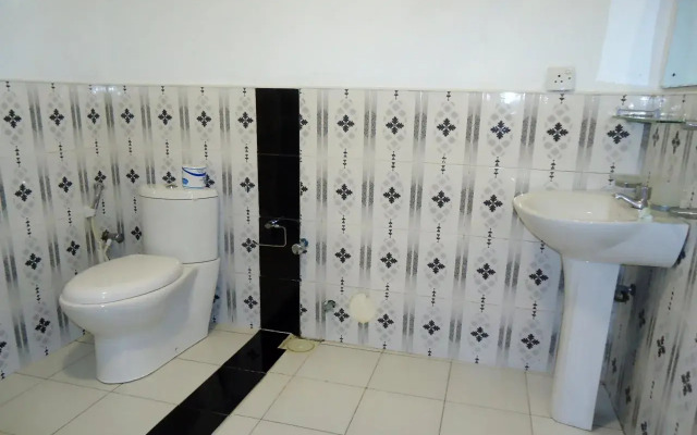 Oak Wood Inn Kandy Hotel
