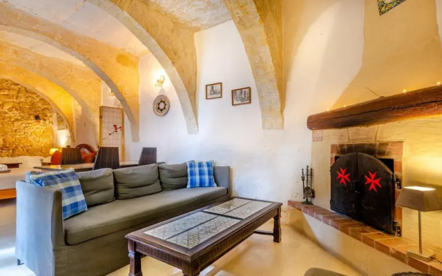 Studio w Courtyard in a Traditional Country Home