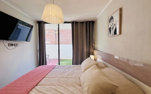 Urban Yard Bus Terminal Home Office Pool Wifi