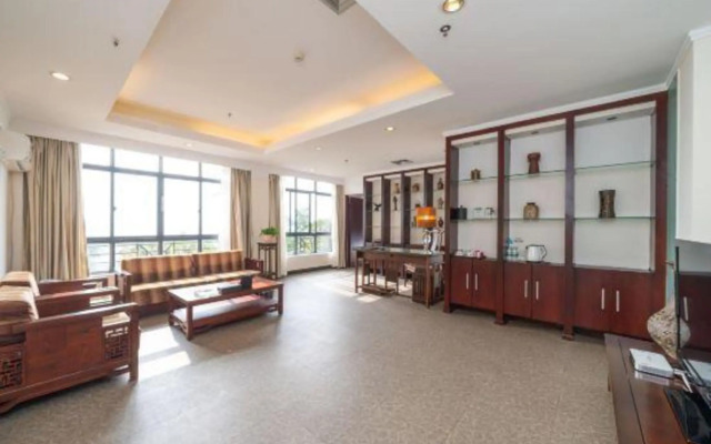 Beihai Seaview Caiyun Hotel (Qiaogang Beach Qiaogang Fengqing Street)