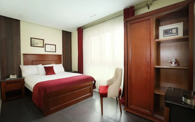 Brothers Pyramids View