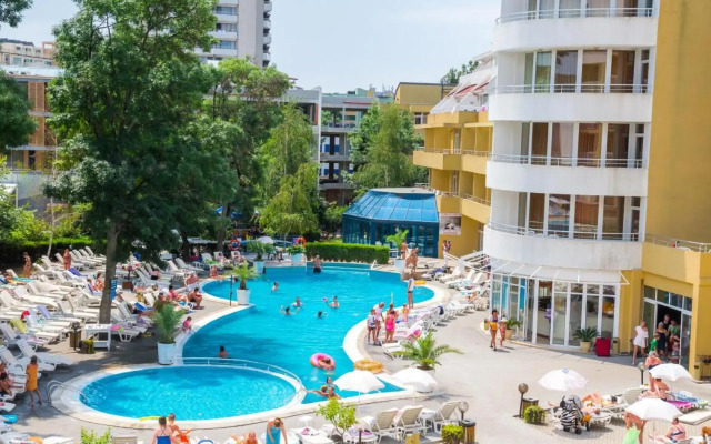 Sun Palace