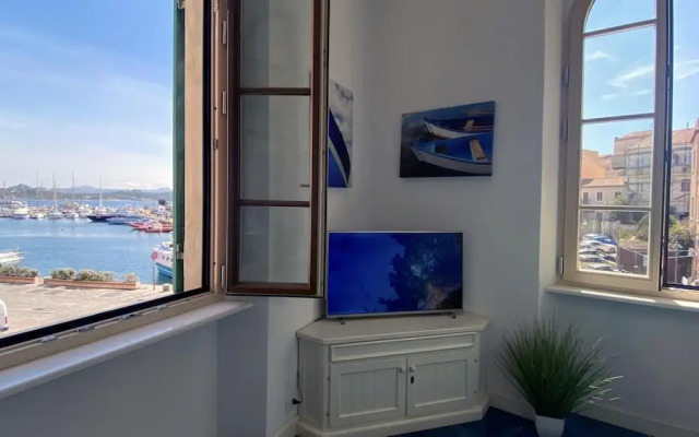 Molo Blu Apartment in La Maddalena
