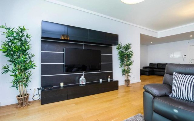 GuestReady - Spacious and Modern Campolide Family Apt Fits 6