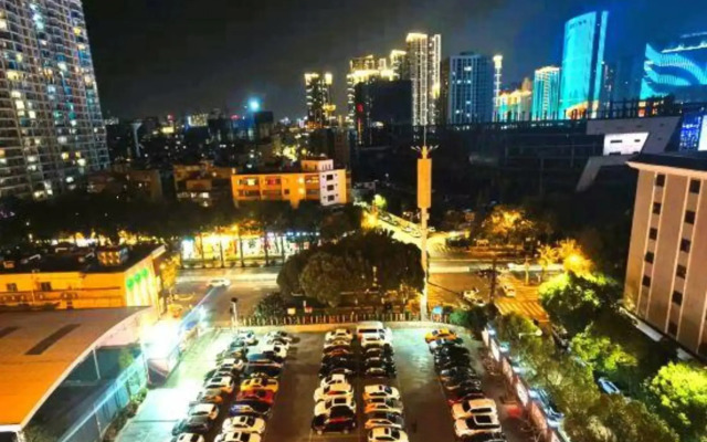 Chuxiong Building Hotel