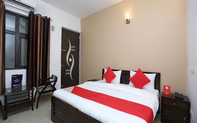 OYO 15674 Mahak Residency