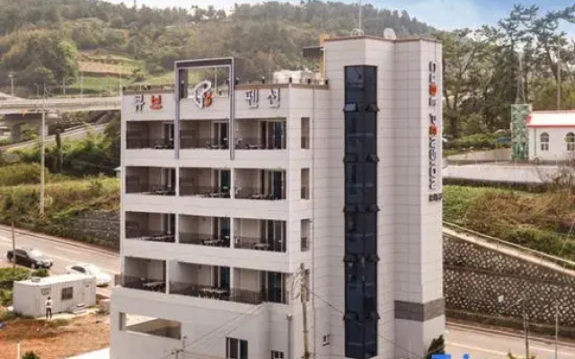 Yeosu Oceanview Cube Pension