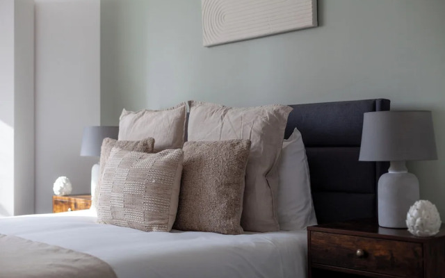 Spacious 4 bed flat in Chelsea