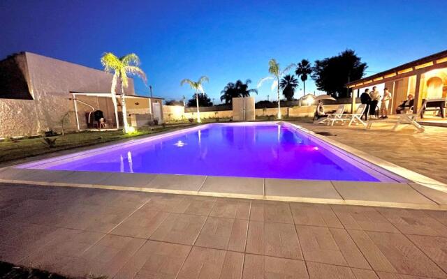 Villa Nunzia con piscina, sauna e idromassaggio.