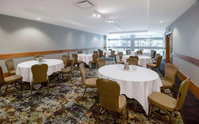 Coast Coal Harbour Vancouver Hotel by APA