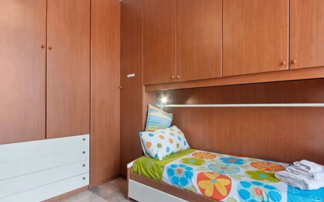 Spacious Apartment in Lavagna near Sea & City Center