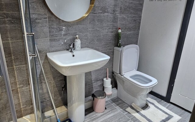 Beautiful En-suite Studio in Leeds -lower Floor