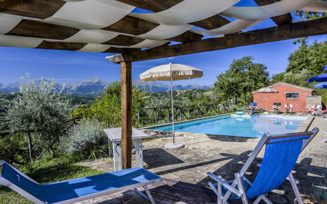 Beautiful studio in Monte San Martino surrounded by nature