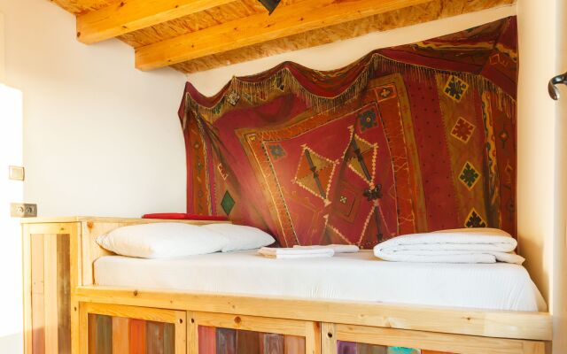 ArkaBarka Floating Hostel and Apartments