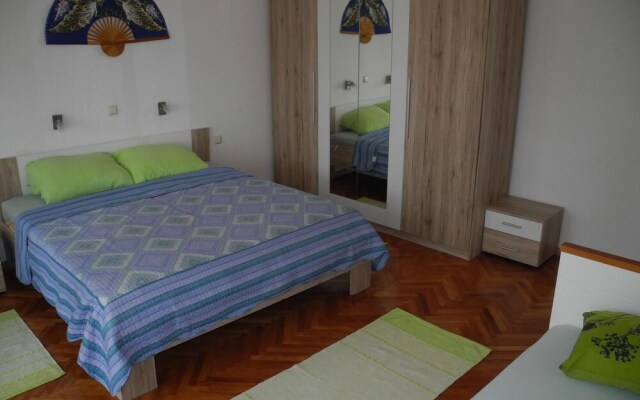 Apartment Jasminka 4 1 pax Dole