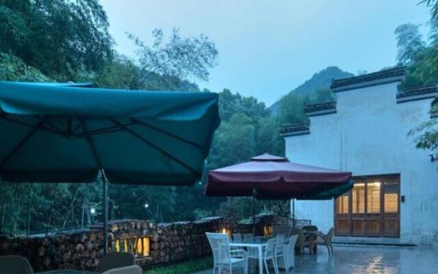 Kaiyuan Hotel · Seabirds