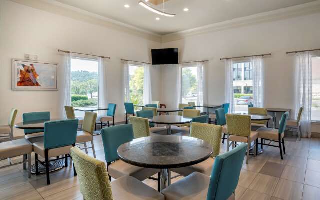 Best Western Carlton Suites