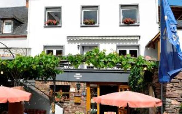 Wein- und Gästehaus M. Bai