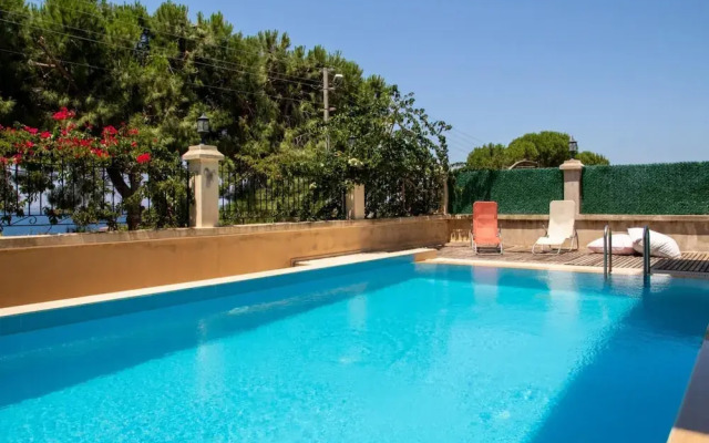 Enchanting Villa With Backyard in Cesme Near Beach
