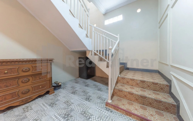 Rifal Inn Mitra RedDoorz – Guest Rooms – Tegal