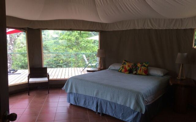Manoas Luxury Camping and Villa Rentals