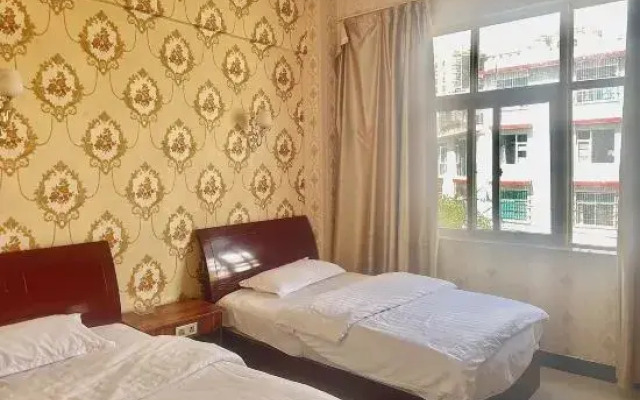 Chuxiong Jinfu Hotel