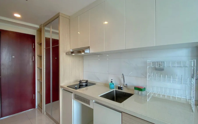 Homey And Clean Studio At Sky House Alam Sutera Apartment
