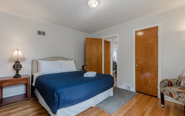 Bright and Charming 2 Bed Apartment in Evanston by AllSet Turnover - фото 4